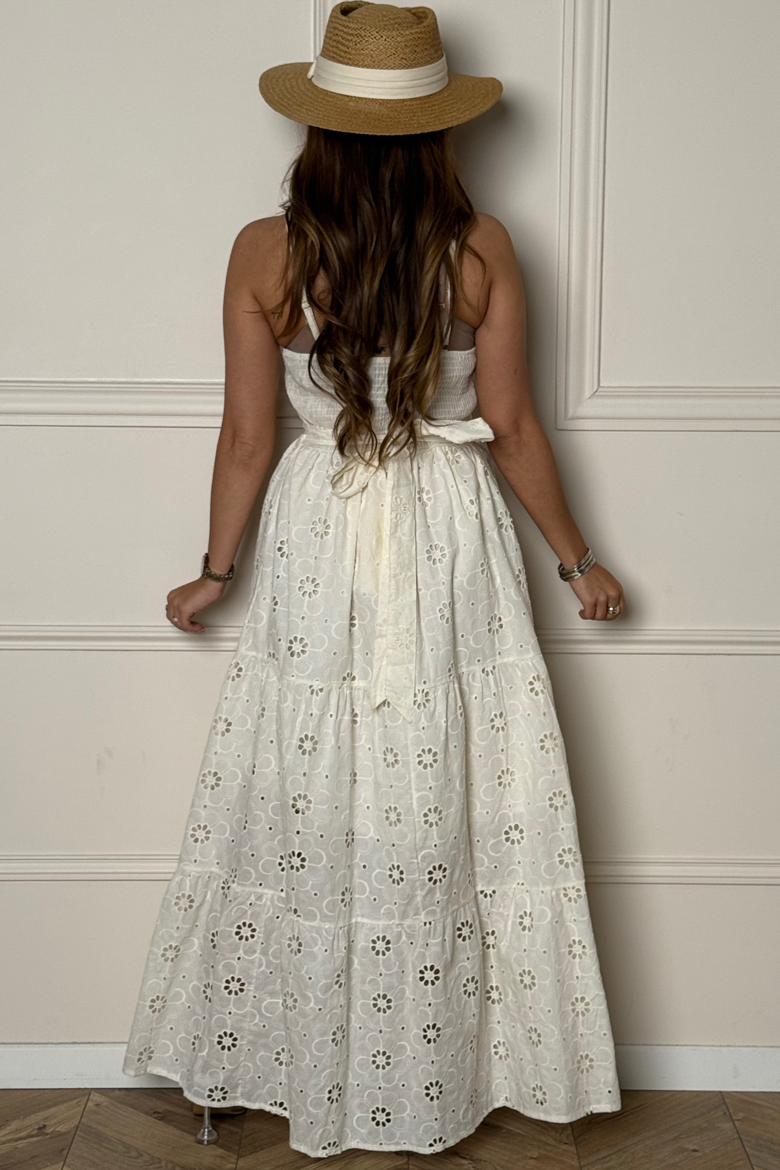 Détail broderies florales robe BLOOSHOP - Artisanat délicat, motifs uniques romantiques
