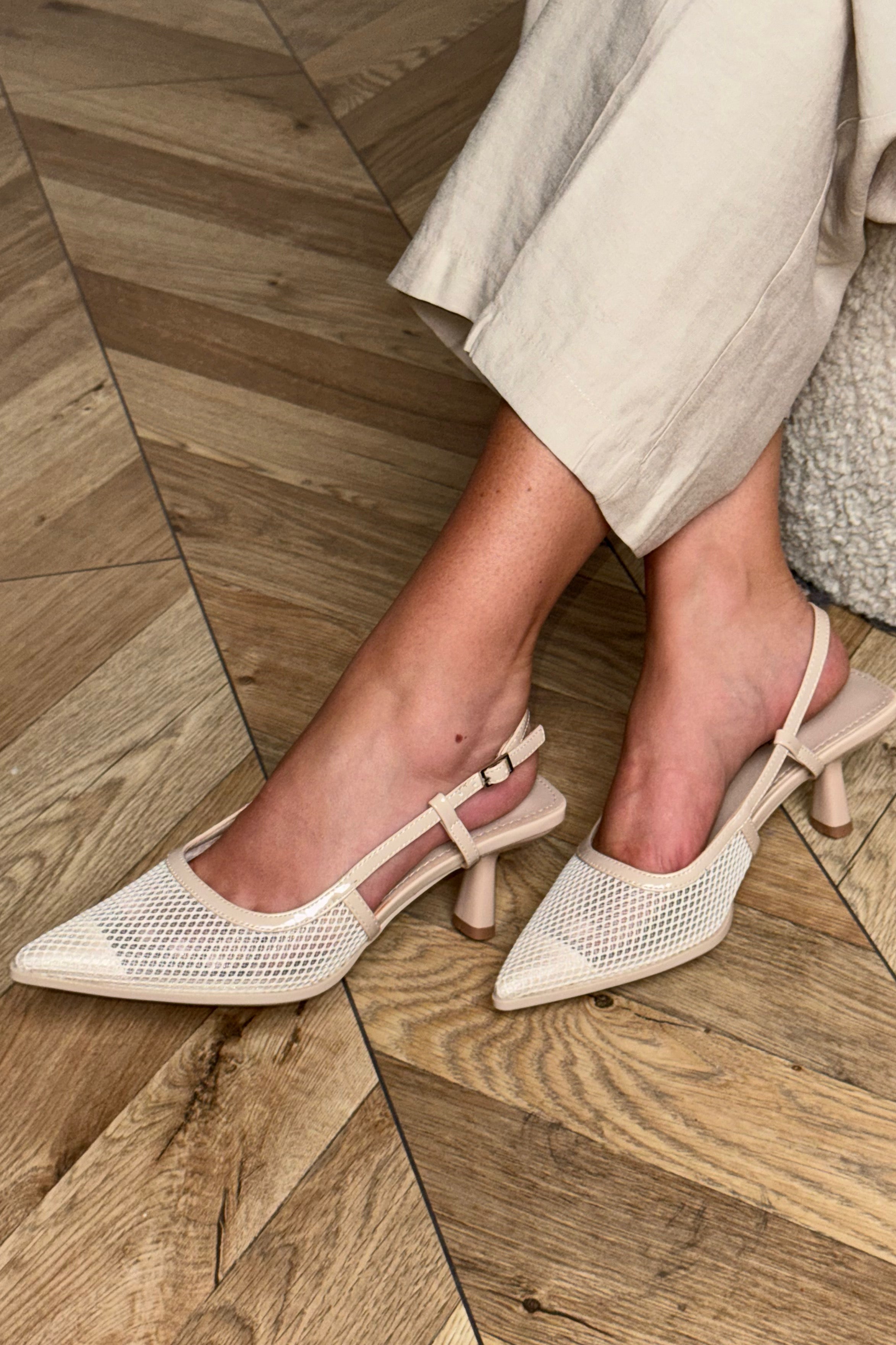 Détail résille raffinée escarpins pointus BLOOSHOP

