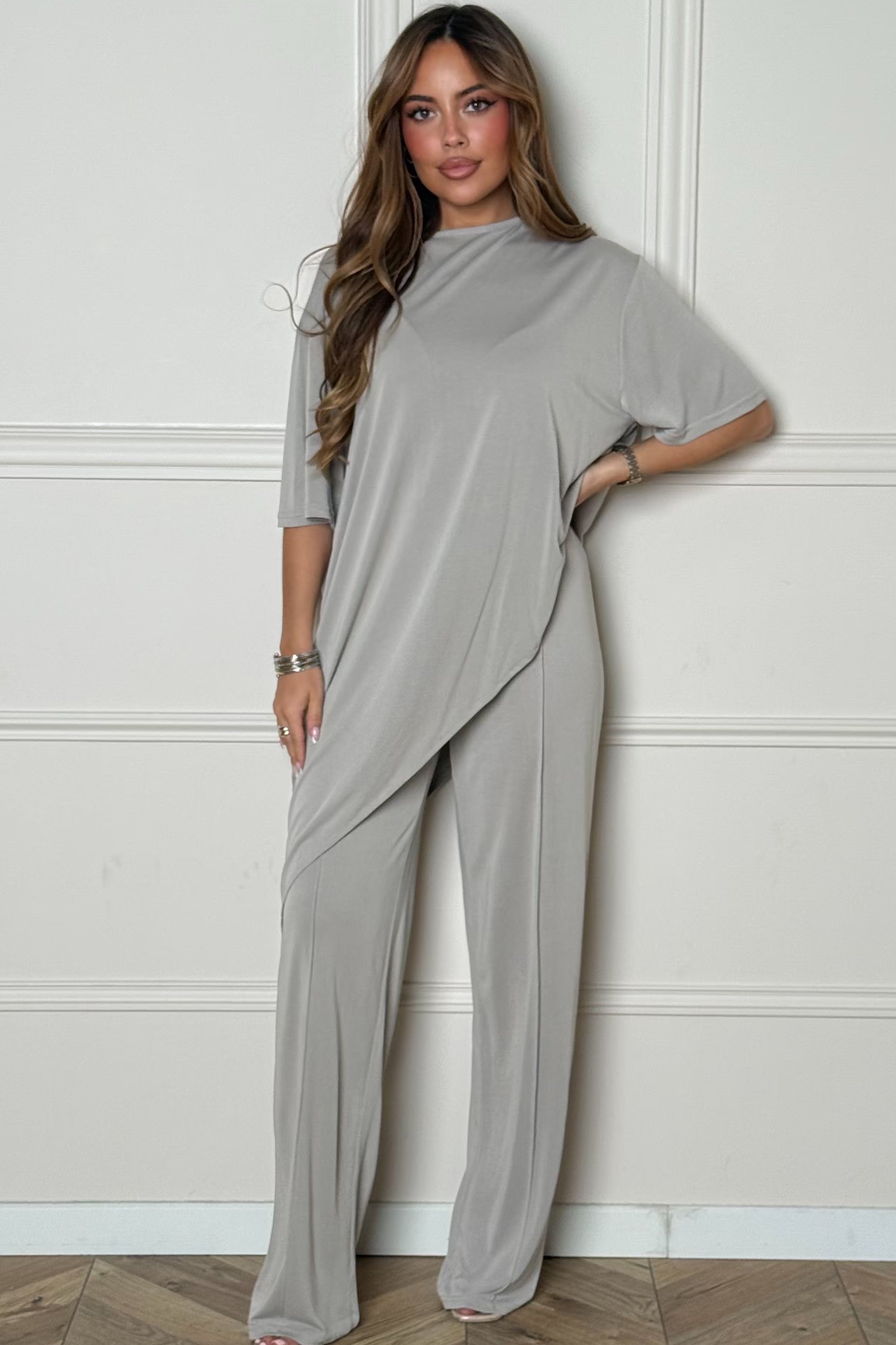 Ensemble tee shirt asymétrique pantalon BLOOSHOP - Style moderne décontracté, coupe unique et tendance