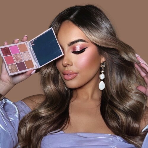 Palette Fard à Paupières Nude ouverte montrant les teintes variées – Blooshop