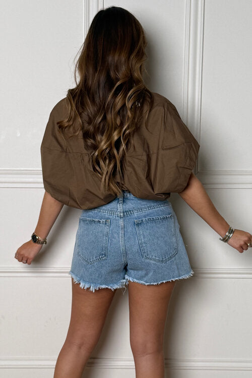 Détail col plissé chemisier boule femme sophistiqué - Blooshop

